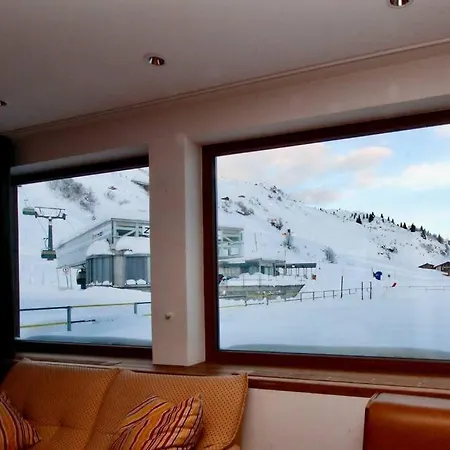 Skilounge Direkt Beim Skilift Zürs